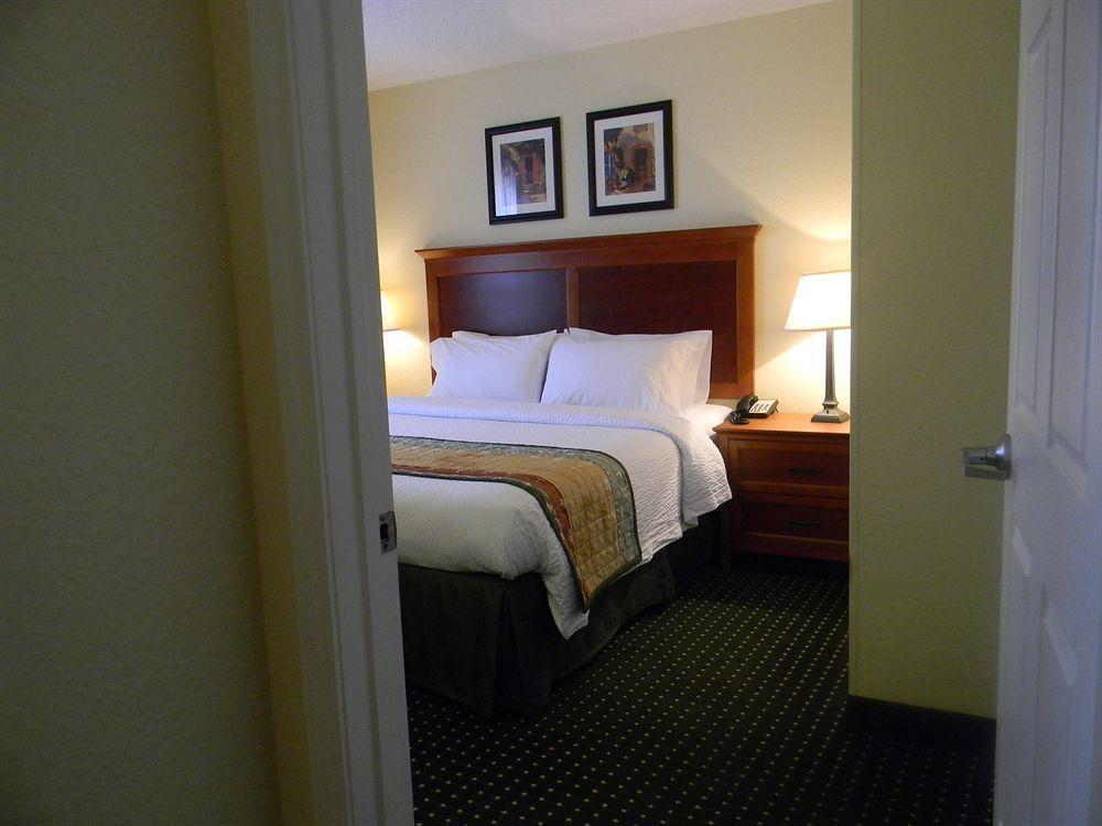 Towneplace Suites By Marriott Clinton At Joint Base Andrews Exterior foto